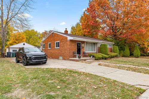 22151 Whitmore St, Oak Park, MI, 48237-3525 | Card Image