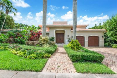 928 Placetas Ave, House other with 5 bedrooms, 4 bathrooms and null parking in Coral Gables FL | Image 2