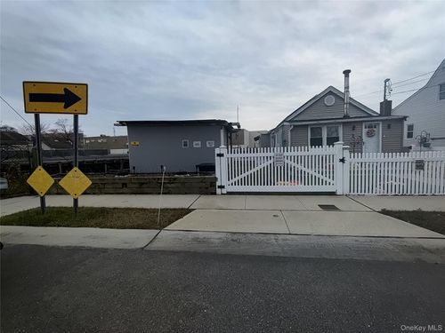 5 Chestnut Rd, Inwood, NY, 11096-1107 | Card Image