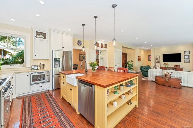 6140 Lakes Rd, House other with 5 bedrooms, 5 bathrooms and 4 parking in Duncan BC | Image 11