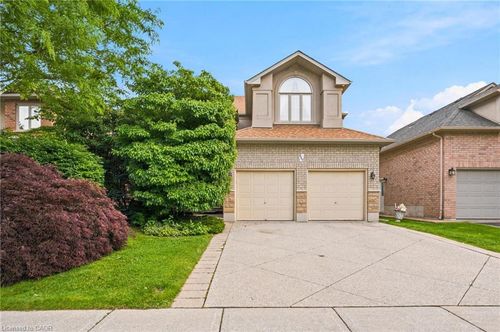 207 Valridge Dr, Ancaster, ON, L9G4Y4 | Card Image