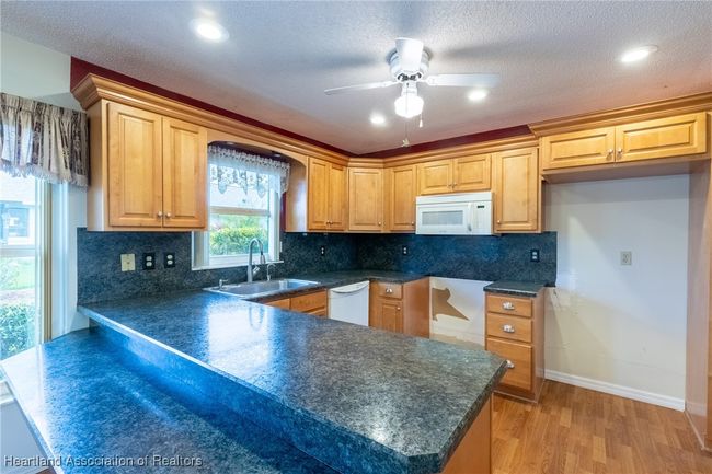 321 Grove Cir, Condo with 2 bedrooms, 2 bathrooms and null parking in AVON PARK FL | Image 33