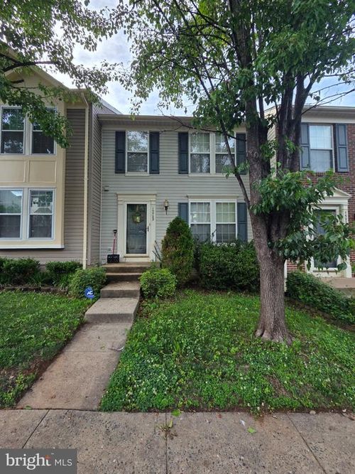 15729 Viewpoint Cir, DUMFRIES, VA, 22025-1223 | Card Image