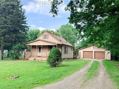 2386 Egleston Ave, Burton, MI, 48509-1100 | Card Image