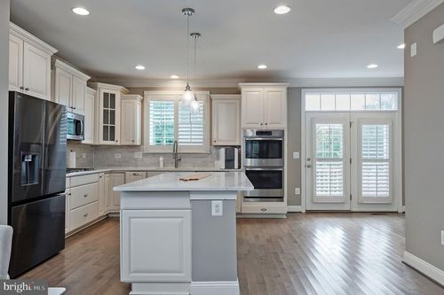 10601 School St, FAIRFAX, VA, 22030-4207 | Card Image