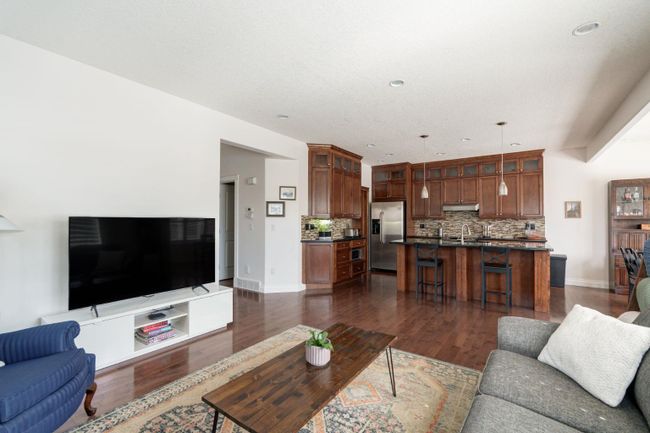 3 West Cedar Place Sw, Home with 4 bedrooms, 3 bathrooms and 4 parking in Calgary AB | Image 5