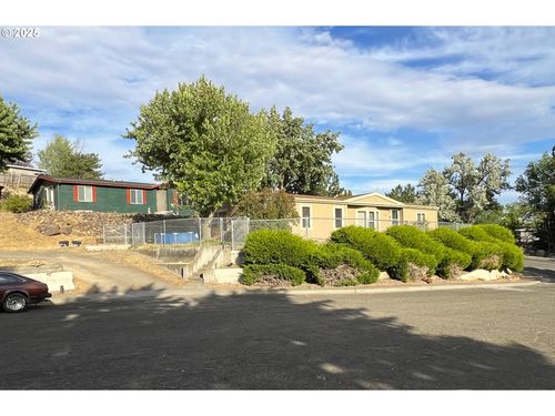 1104 Sw Marshall Pl, Pendleton, OR, 97801-4123 | Card Image