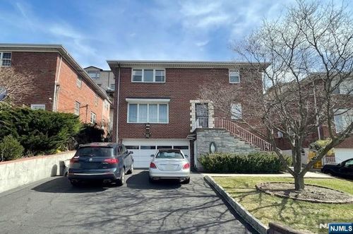 218 11th Street, Palisades Park, NJ, 07650 | Card Image