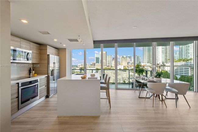 APT-803 - 185 Sw 7 Th St, Condo with 2 bedrooms, 3 bathrooms and null parking in Miami FL | Image 5