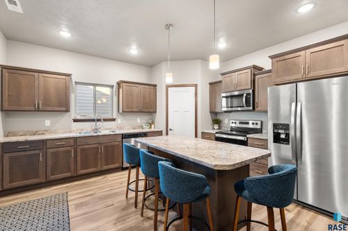 107 E Countryside Ave, Lennox, SD, 57039-2440 | Card Image