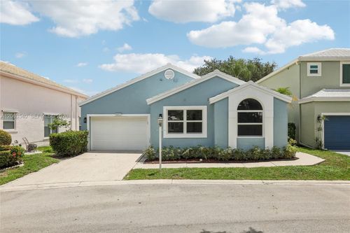 9613 Nw 8th Cir, Plantation, FL, 33324-4938 | Card Image