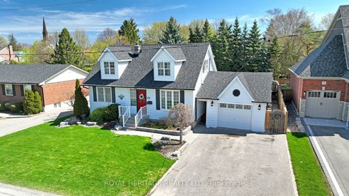 11 Durham St, Whitby, ON, L1M1A5 | Card Image