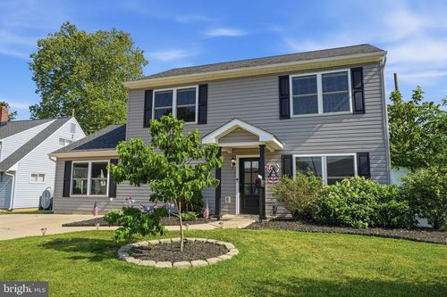 24 Idolstone Rd, LEVITTOWN, PA, 19057-2302 | Card Image