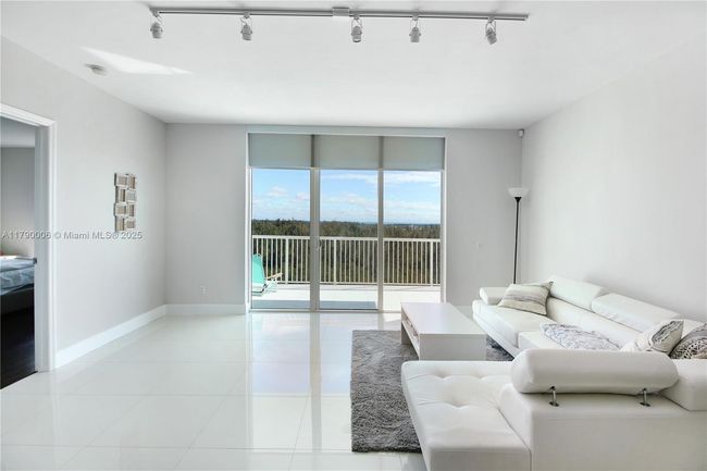 APT-1103 - 14951 Royal Oaks Ln, Condo with 3 bedrooms, 2 bathrooms and null parking in North Miami FL | Image 11