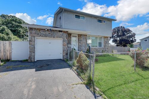 105 Madison Avenue, Islip, NY, 11717 | Card Image