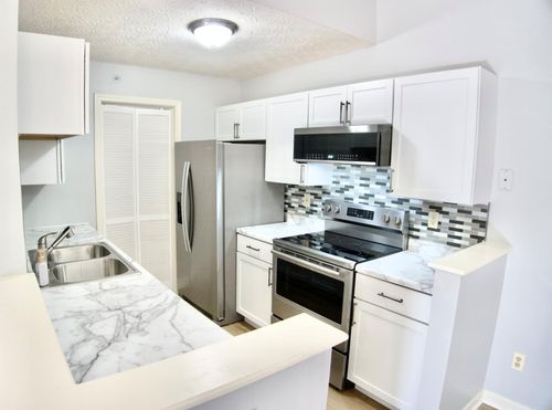 apt-11-561 Napa Valley Ln, Crestview Hills, KY, 41017-5129 | Card Image