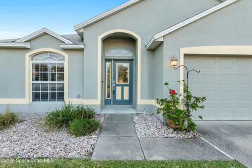 595 Sedgewood Cir, Melbourne, FL, 32904-8043 | Card Image