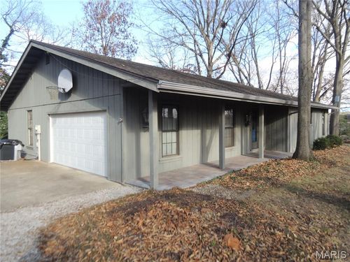 16 Denzel Dr, Greenville, IL, 62246-2768 | Card Image