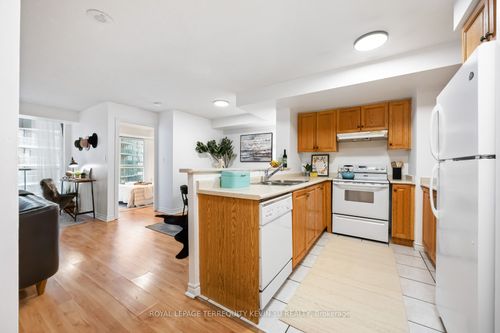 609-7 Lorraine Dr, North York, ON, M2N7H2 | Card Image