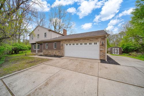 2755 Robinson Rd, Jackson, MI, 49203-3742 | Card Image