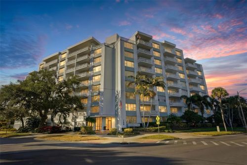 302-700 Beach Drive Ne, ST PETERSBURG, FL, 33701 | Card Image