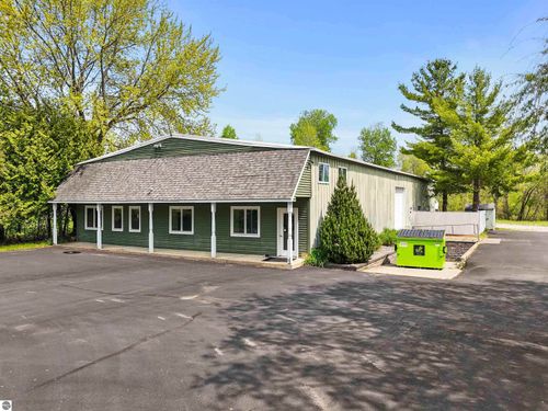 9435 E Cherry Bend Rd, Traverse City, MI, 49684-7618 | Card Image