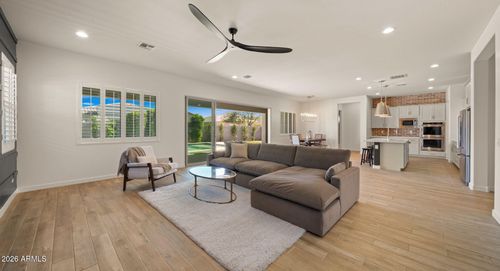 2083 S Emerson St, Chandler, AZ, 85286-2109 | Card Image