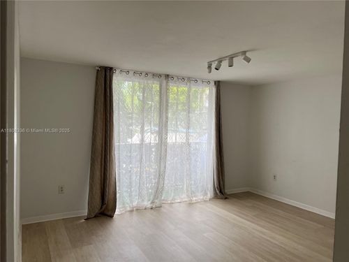 apt-221-1740 Nw North River Dr, Miami, FL, 33125-2358 | Card Image