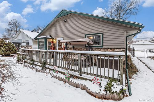 7866 Dudley St, Taylor, MI, 48180-2528 | Card Image