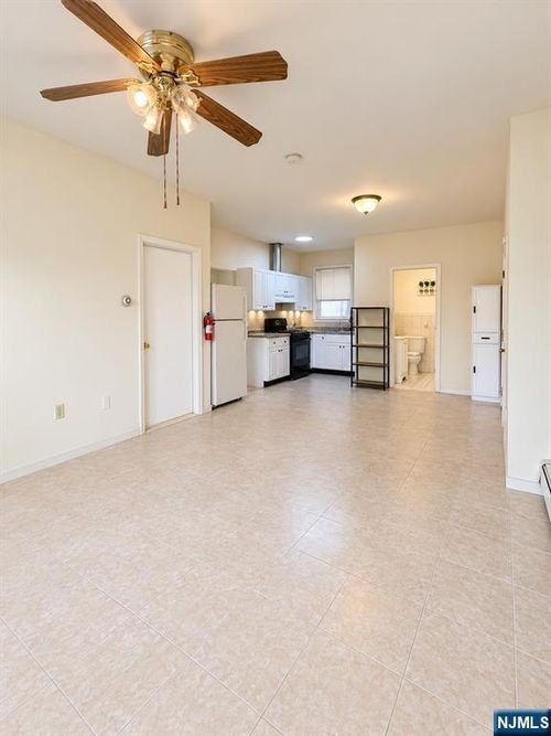 275 Delawanna Ave, Clifton, NJ, 07014-1340 | Card Image