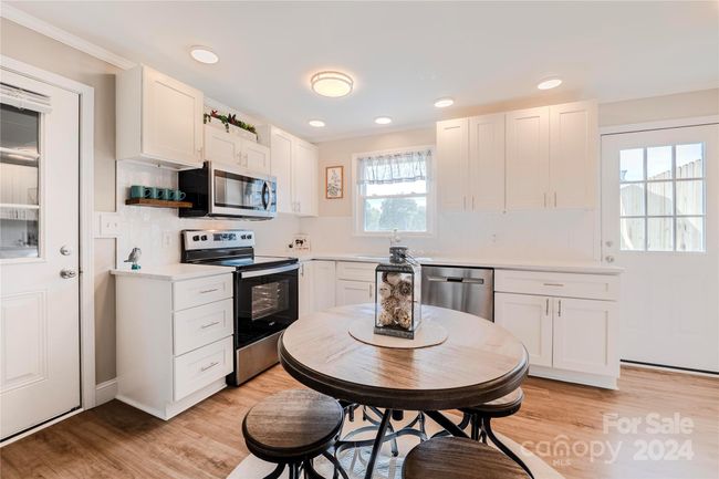 Newly updated kitchen with shaker cabinets! | Image 10