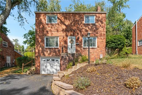 207 Congress Dr, Pleasant Hills, PA, 15236-4403 | Card Image