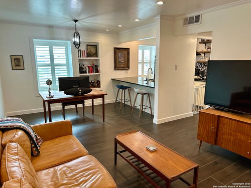 b204-168 Barilla Pl, Alamo Heights, TX, 78209-6123 | Card Image