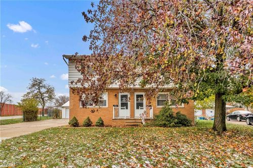 950 E 216th St, Euclid, OH, 44119-2422 | Card Image