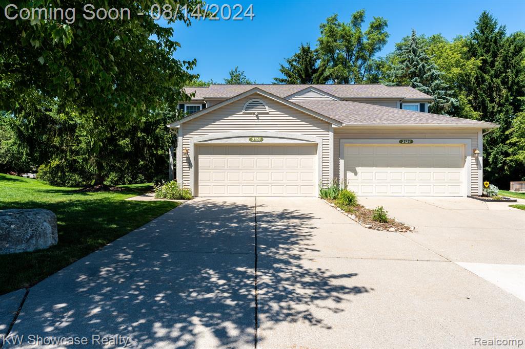 Megan Dr, Waterford, MI 48328 #1