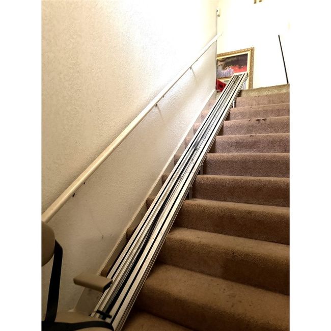 Stairway with chairlift | Image 20
