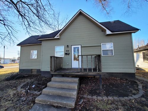 204 N Sycamore St, Villa Grove, IL, 61956-1540 | Card Image