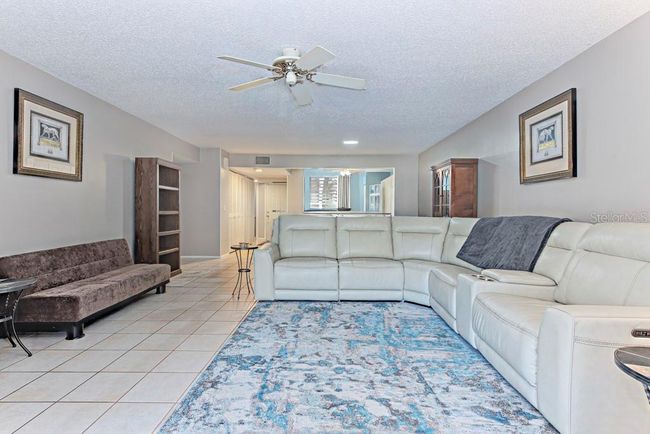 597 Lakeside Dr, Condo with 2 bedrooms, 2 bathrooms and null parking in BRADENTON FL | Image 11