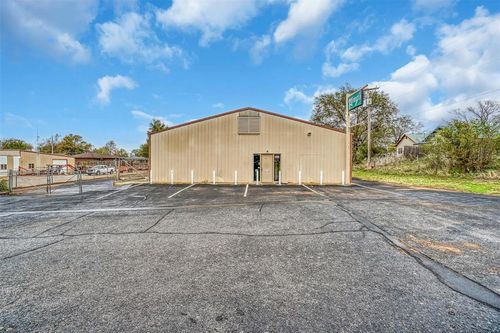 901 W Ring Dr, Weatherford, OK, 73096-4452 | Card Image