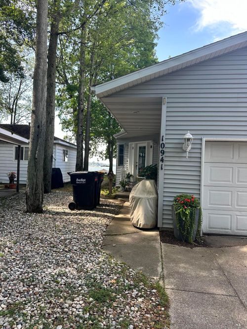 10941 Gun Lake Rd, Middleville, MI, 49333-9226 | Card Image