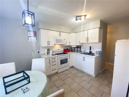 11-163 Chandler Dr, Kitchener, ON, N2E1H1 | Card Image