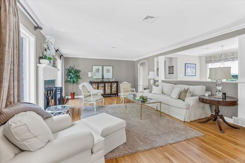 15 Richard Ln, Huntington, NY, 11743-2353 | Card Image