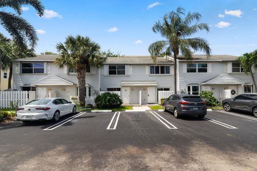 2521 Ne 15th St, Pompano Beach, FL, 33062-8200 | Card Image