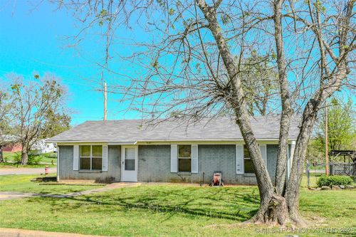 1318 Leigh St, Hugo, OK, 74743-2409 | Card Image