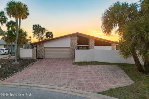 200 Rose Dr, Cocoa Beach, FL, 32931-2768 | Card Image