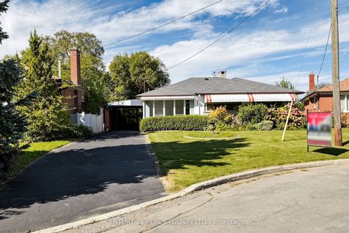 8 Wallbridge Crt, North York, ON, M2R1W1 | Card Image