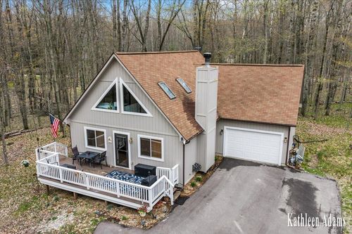 9341 Center Ln, Stanwood, MI, 49346-9612 | Card Image