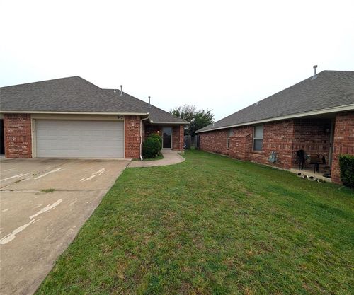 917 Sw 37th St, Moore, OK, 73160-7699 | Card Image