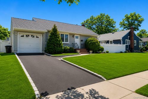 1829 Hannington Ave, Wantagh, NY, 11793-2815 | Card Image