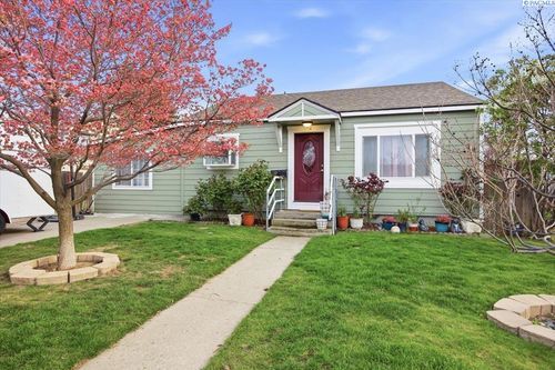 932 W Agate St, Pasco, WA, 99301-3622 | Card Image